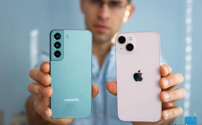 iPhone-13-vs-Samsung-Galaxy-S22-cai-nao-tot-hon-2.JPG 0
