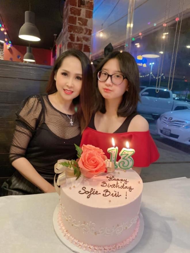 Ái nữ của diễn viên 'Gái nhảy' Minh Thư cực xinh đẹp, ra dáng thiếu nữ trong tiệc sinh nhật đón tuổi 13 10 Ái nữ của diễn viên 'Gái nhảy' Minh Thư cực xinh đẹp, ra dáng thiếu nữ trong tiệc sinh nhật đón tuổi 13 10