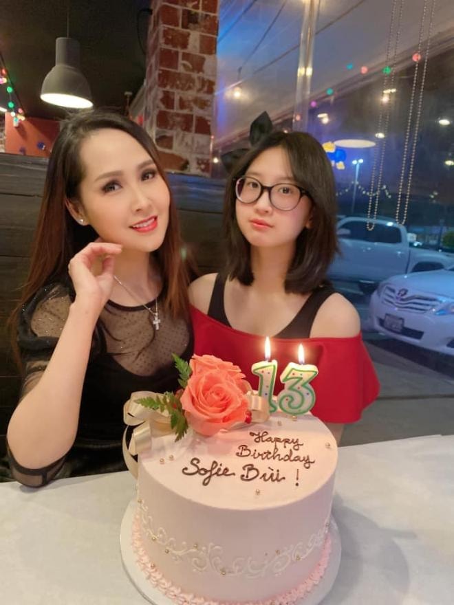 Ái nữ của diễn viên 'Gái nhảy' Minh Thư cực xinh đẹp, ra dáng thiếu nữ trong tiệc sinh nhật đón tuổi 13 1 Ái nữ của diễn viên 'Gái nhảy' Minh Thư cực xinh đẹp, ra dáng thiếu nữ trong tiệc sinh nhật đón tuổi 13 1