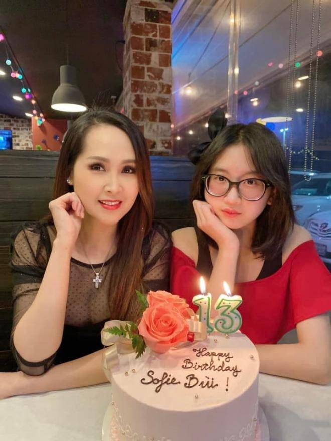 Ái nữ của diễn viên 'Gái nhảy' Minh Thư cực xinh đẹp, ra dáng thiếu nữ trong tiệc sinh nhật đón tuổi 13 8 Ái nữ của diễn viên 'Gái nhảy' Minh Thư cực xinh đẹp, ra dáng thiếu nữ trong tiệc sinh nhật đón tuổi 13 8