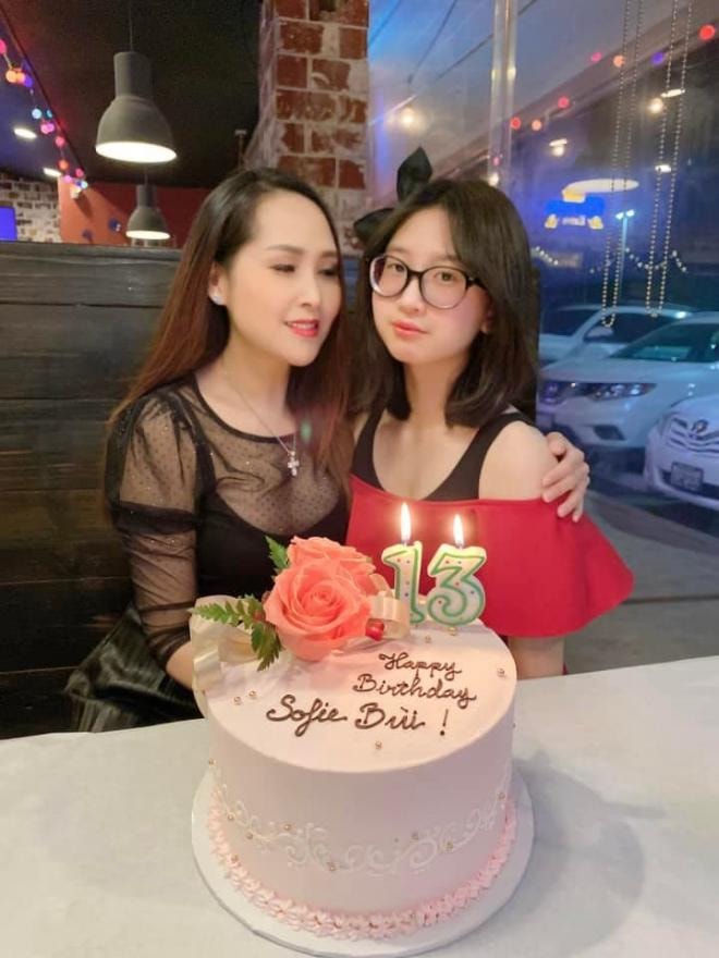 Ái nữ của diễn viên 'Gái nhảy' Minh Thư cực xinh đẹp, ra dáng thiếu nữ trong tiệc sinh nhật đón tuổi 13 6 Ái nữ của diễn viên 'Gái nhảy' Minh Thư cực xinh đẹp, ra dáng thiếu nữ trong tiệc sinh nhật đón tuổi 13 6