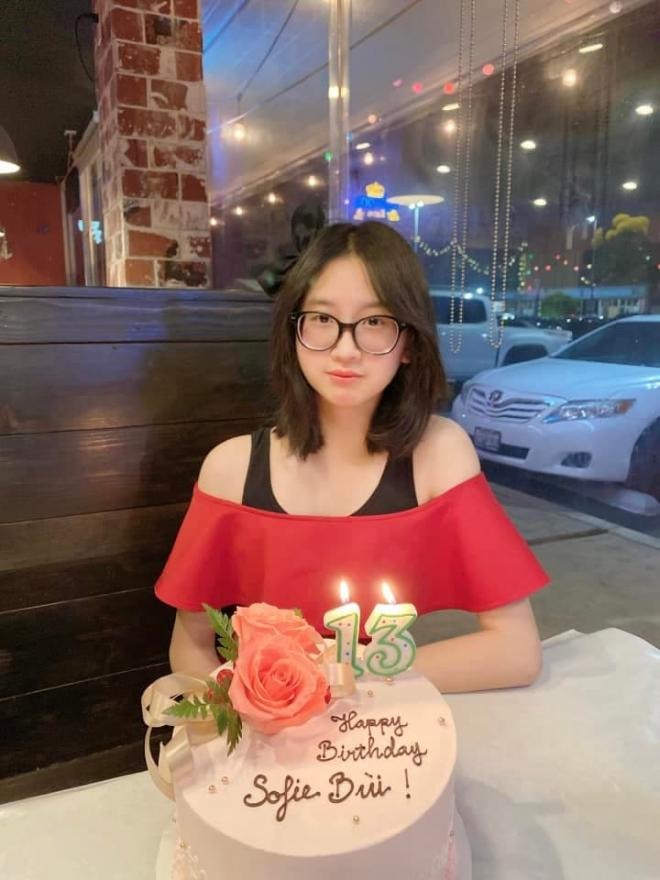 Ái nữ của diễn viên 'Gái nhảy' Minh Thư cực xinh đẹp, ra dáng thiếu nữ trong tiệc sinh nhật đón tuổi 13 3 Ái nữ của diễn viên 'Gái nhảy' Minh Thư cực xinh đẹp, ra dáng thiếu nữ trong tiệc sinh nhật đón tuổi 13 3