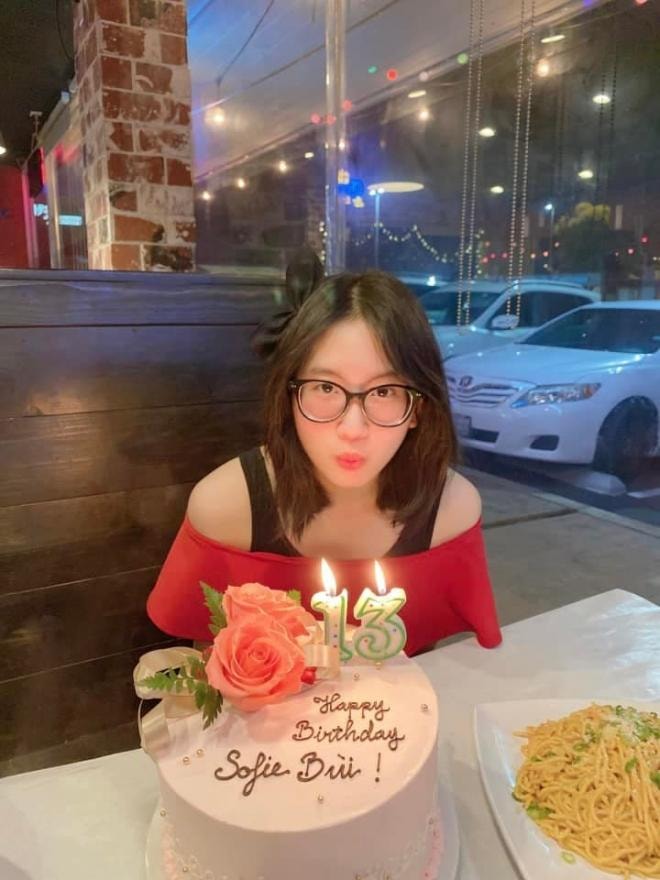Ái nữ của diễn viên 'Gái nhảy' Minh Thư cực xinh đẹp, ra dáng thiếu nữ trong tiệc sinh nhật đón tuổi 13 2 Ái nữ của diễn viên 'Gái nhảy' Minh Thư cực xinh đẹp, ra dáng thiếu nữ trong tiệc sinh nhật đón tuổi 13 2