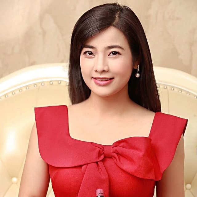 Nhan sắc đời thường khác xa trên phim 'Lối về miền hoa' của 'gái ế' Đàm Hằng  4