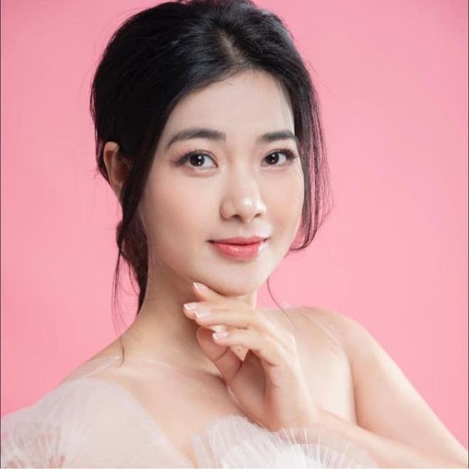 Nhan sắc đời thường khác xa trên phim 'Lối về miền hoa' của 'gái ế' Đàm Hằng  13