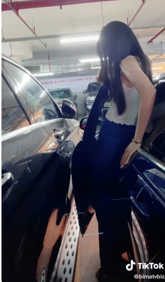 bi-dau-xe-chan-duong-ra-thuy-van-co-man-xu-tri-dinh-cua-chop-2-ngoisaovn-w560-h953 4