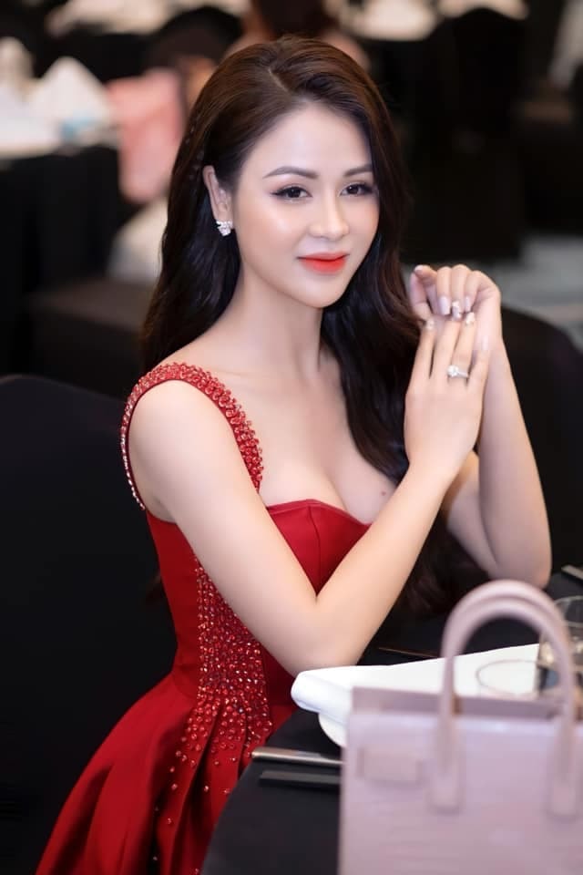 nhan sắc Lương Thu Trang  4
