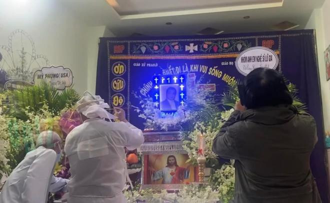 tang-le-vang-lang-cua-nghe-si-thanh-tu-nguoi-vo-tao-khang-ke-nhung-ngay-cuoi-doi-chong-khong-cho-di-hat-vi-li-do-dau-long-2-ngoisaovn-w1705-h1052 3