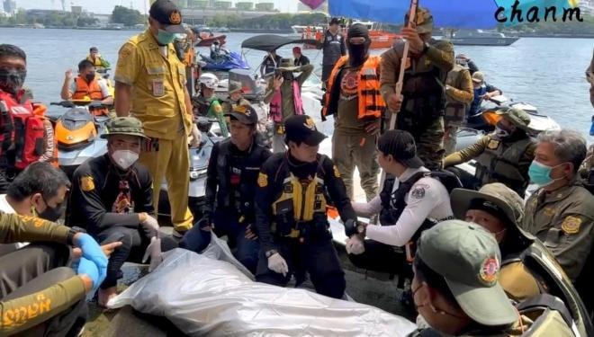 Nghẹn ngào cảnh trục vớt nữ diễn viên 'Chiếc lá cuốn bay' sau gần 2 ngày tìm kiếm, bạn trai cô bật khóc trước thi thể người yêu 5