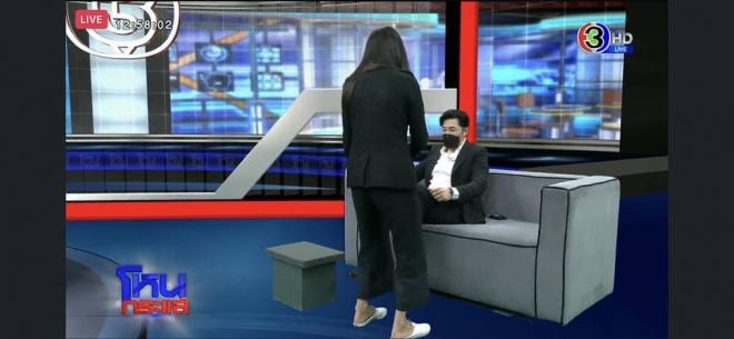 Nhóm bạn của sao 'Chiếc lá cuốn bay' được mời lên show để chất vấn, lộ chi tiết 'lươn lẹo' khi diễn lại tư thế của nữ diễn viên lúc gặp tai nạn 14