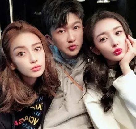  Sinh nhật đầu tiên của Angelababy hậu ly hôn chỉ có Dương Mịch, Nghê Ni và 1 nam MC chúc mừng, còn đâu siêu xe và party hoành tráng như thời bên Huỳnh Hiểu Minh 1
