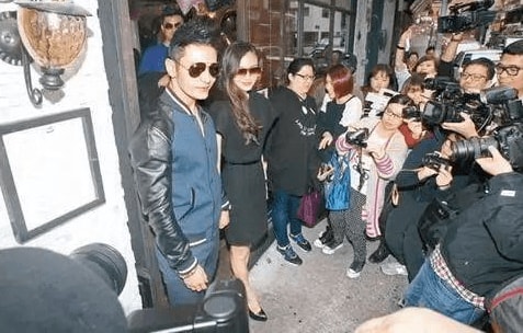  Sinh nhật đầu tiên của Angelababy hậu ly hôn chỉ có Dương Mịch, Nghê Ni và 1 nam MC chúc mừng, còn đâu siêu xe và party hoành tráng như thời bên Huỳnh Hiểu Minh 0