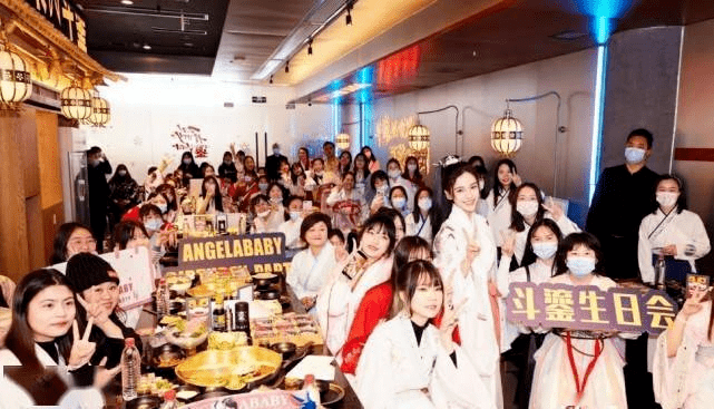  Sinh nhật đầu tiên của Angelababy hậu ly hôn chỉ có Dương Mịch, Nghê Ni và 1 nam MC chúc mừng, còn đâu siêu xe và party hoành tráng như thời bên Huỳnh Hiểu Minh 21