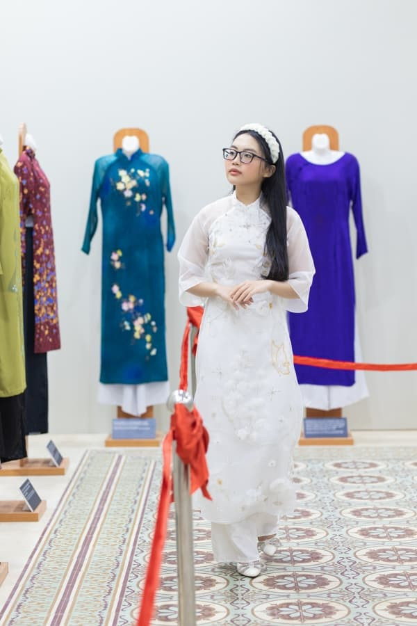 li-do-vi-sao-phuong-my-chi-duoc-chon-lam-dai-su-hinh-anh-cua-le-hoi-ao-dai-thanh-pho-ho-chi-minh-2022-5-ngoisaovn-w600-h900 5