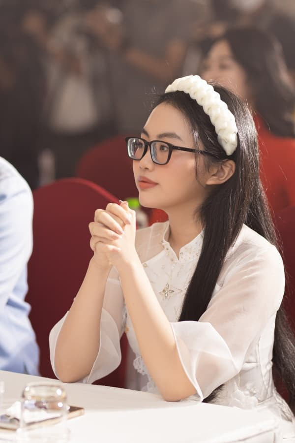 li-do-vi-sao-phuong-my-chi-duoc-chon-lam-dai-su-hinh-anh-cua-le-hoi-ao-dai-thanh-pho-ho-chi-minh-2022-8-ngoisaovn-w600-h900 3