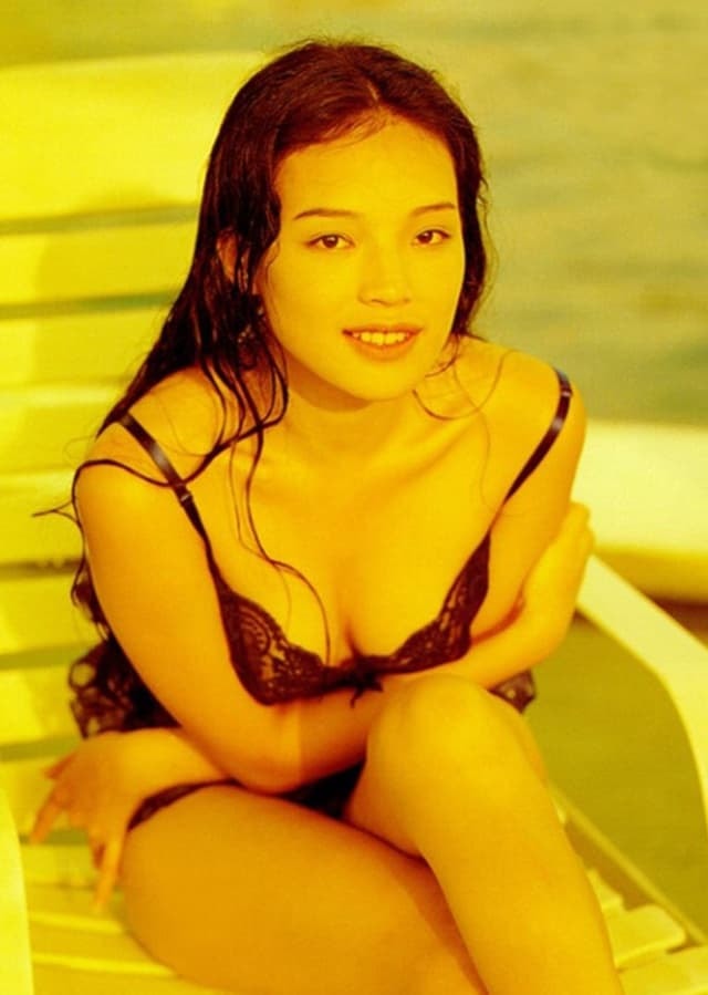 Thư Kỳ với những hình ảnh của ký ức, không tài nào nhận ra đây là 'bom sex' gợi cảm đình đám 6