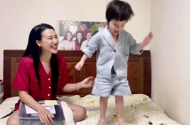 á hậu hoàng oanh nhận nút bạc  0