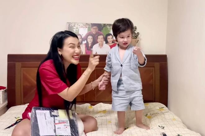 á hậu hoàng oanh nhận nút bạc  2