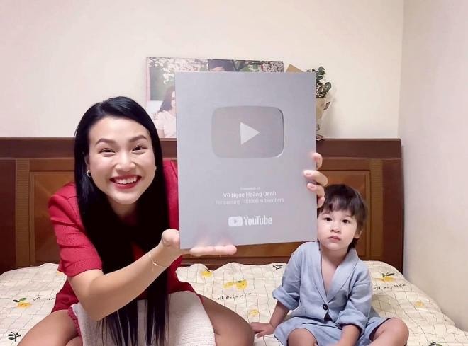 á hậu hoàng oanh nhận nút bạc  5