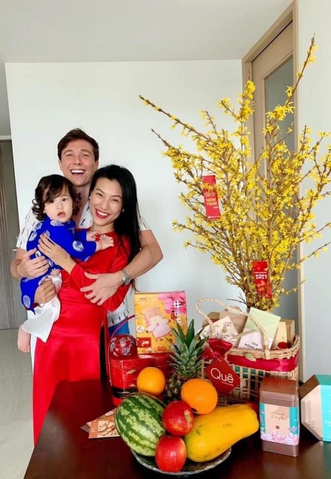 á hậu hoàng oanh nhận nút bạc  1