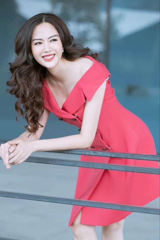 phim-cu-ve-cuoc-doi-cua-co-hoa-hau-nguyen-thu-thuy-dat-vuong-mien-sang-ben-de-trai-nghiem-14-1622997660-297-width650height974.jpg 0 phim-cu-ve-cuoc-doi-cua-co-hoa-hau-nguyen-thu-thuy-dat-vuong-mien-sang-ben-de-trai-nghiem-14-1622997660-297-width650height974.jpg 0