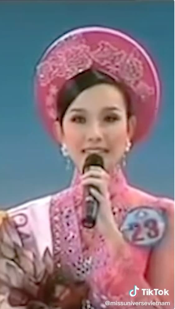 thuy-lam-da-tra-loi-cau-hoi-ung-xu-the-nao-ma-doat-vuong-mien-hoa-hau-hoan-vu-2008-va-fan-phai-phuc-sat-dat-3-ngoisaovn-w562-h994 5 thuy-lam-da-tra-loi-cau-hoi-ung-xu-the-nao-ma-doat-vuong-mien-hoa-hau-hoan-vu-2008-va-fan-phai-phuc-sat-dat-3-ngoisaovn-w562-h994 5