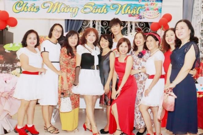 nathan-lee-tang-qua-sinh-nhat-22khung22-cho-me-tu-iphone-13-pro-max-ruou-quy-den-dan-am-thanh-1-ngoisaovn-w700-h466 7