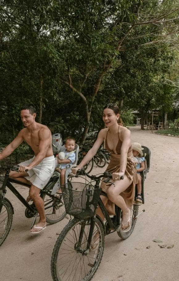Hà hồ bikini  0