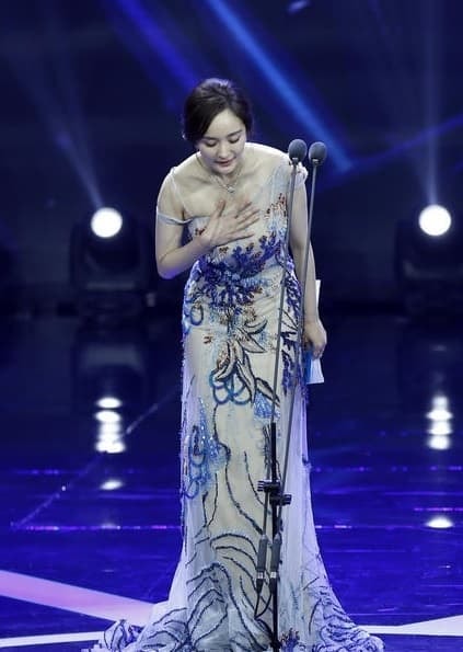 Sao Hoa ngữ che chắn tránh lộ hàng 0