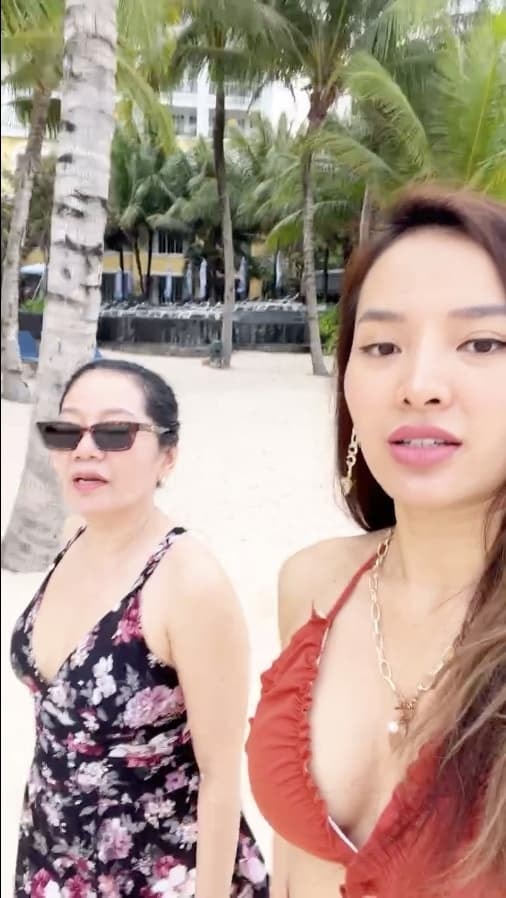 me-chong-tuong-lai-thap-tung-phuong-trinh-jolie-ly-binh-di-chup-anh-cuoi-dung-chuan-me-chong-nha-nguoi-ta-day-roi-1-ngoisaovn-w506-h898 6