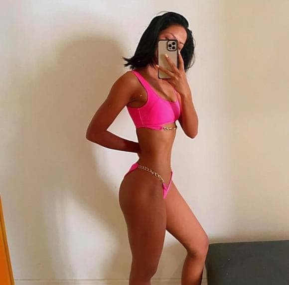 hhen-nie-co-man-ban-nude-pho-dien-body-cang-det-sieu-nhuc-mat-6-ngoisaovn-w828-h819.jpeg 0