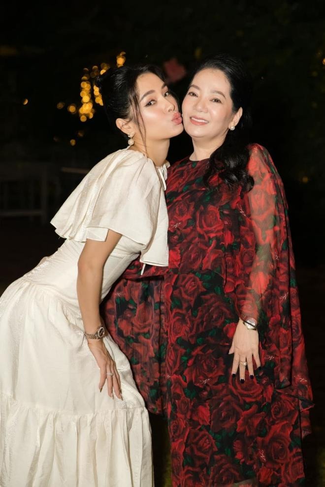 me-chong-tuong-lai-thap-tung-phuong-trinh-jolie-ly-binh-di-chup-anh-cuoi-dung-chuan-me-chong-nha-nguoi-ta-day-roi-4-ngoisaovn-w1000-h1501 3