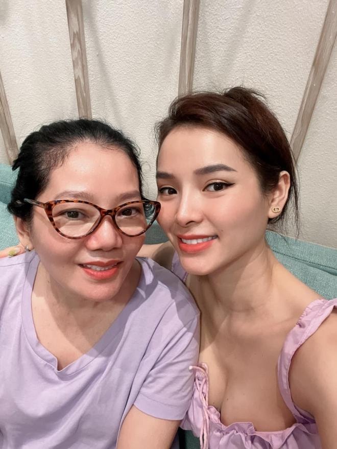 me-chong-tuong-lai-thap-tung-phuong-trinh-jolie-ly-binh-di-chup-anh-cuoi-dung-chuan-me-chong-nha-nguoi-ta-day-roi-7-ngoisaovn-w1000-h1333 0