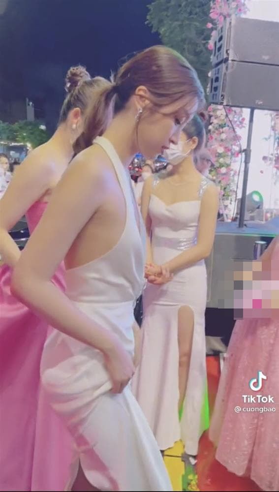 đỗ mỹ linh ngực lép  4