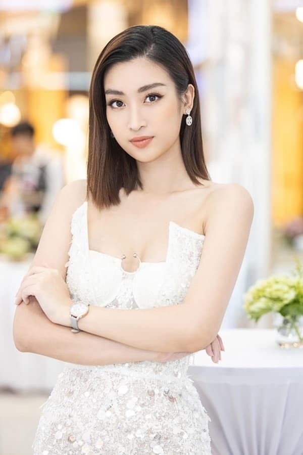 đỗ mỹ linh ngực lép  2