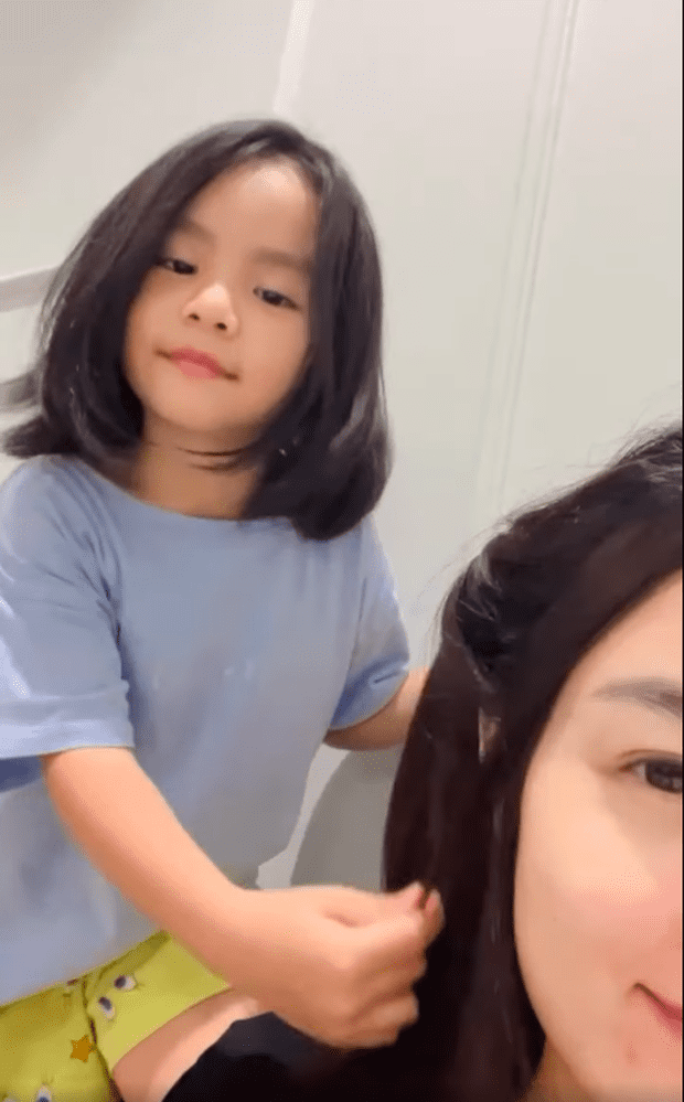 pham-quynh-anh-khoe-loat-anh-ben-2-con-mung-sinh-nhat-be-tue-an-nhung-giau-dang-ky-luong-giua-nghi-van-mang-thai-1-ngoisaovn-w620-h999 10