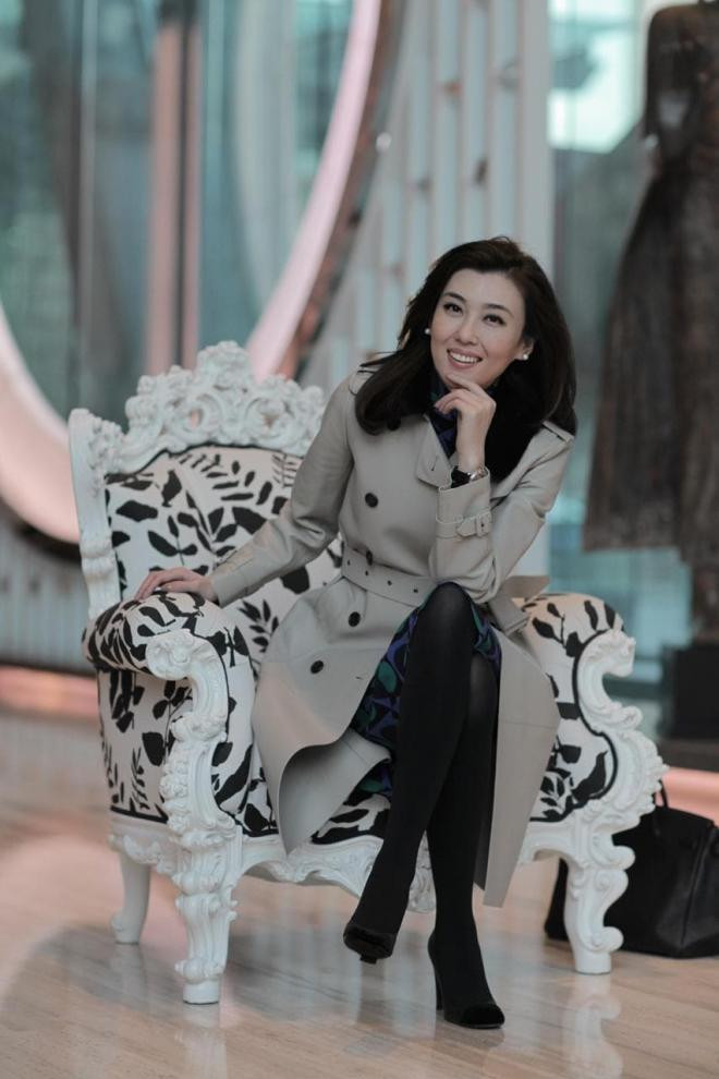 Xâm hại tình dục, lái xe khi say rượu, lừa đảo - 3 người đàn ông liên quan đến nữ MC Lý Hồng đều phải ngồi tù 2 Xâm hại tình dục, lái xe khi say rượu, lừa đảo - 3 người đàn ông liên quan đến nữ MC Lý Hồng đều phải ngồi tù 2