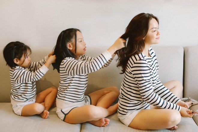 pham-quynh-anh-khoe-loat-anh-ben-2-con-mung-sinh-nhat-be-tue-an-nhung-giau-dang-ky-luong-giua-nghi-van-mang-thai-8-ngoisaovn-w2048-h1364 3