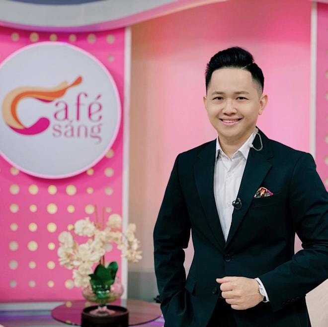 Bà xã MC 'Cafe sáng' - Hoàng Quân: Nổi tiếng và xinh đẹp chẳng thua kém gì hot girl 4