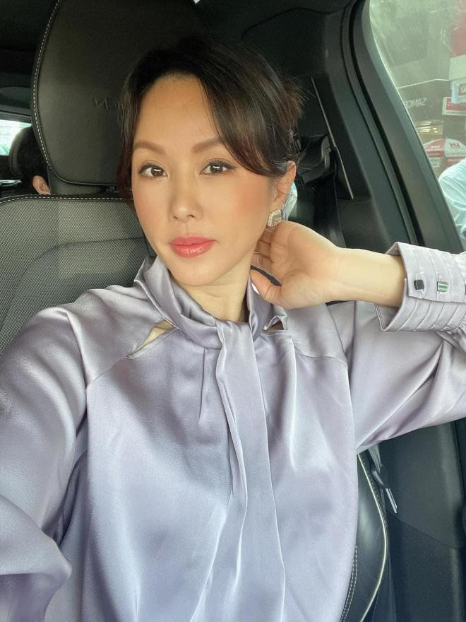 Thu Hoài nhìn người  1