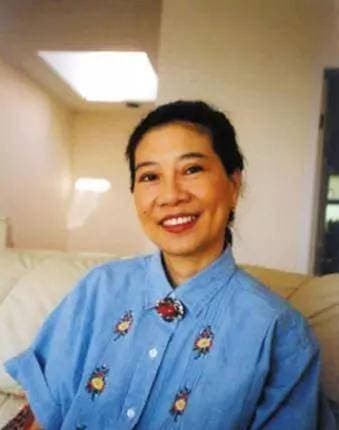 Nổi tiếng không kém Quỳnh Dao, bà nhẫn tâm phá hủy hai mối tình của bạn thân và từ chối nhận người nhà 2 Nổi tiếng không kém Quỳnh Dao, bà nhẫn tâm phá hủy hai mối tình của bạn thân và từ chối nhận người nhà 2