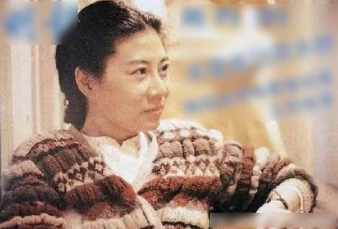 Nổi tiếng không kém Quỳnh Dao, bà nhẫn tâm phá hủy hai mối tình của bạn thân và từ chối nhận người nhà 7 Nổi tiếng không kém Quỳnh Dao, bà nhẫn tâm phá hủy hai mối tình của bạn thân và từ chối nhận người nhà 7