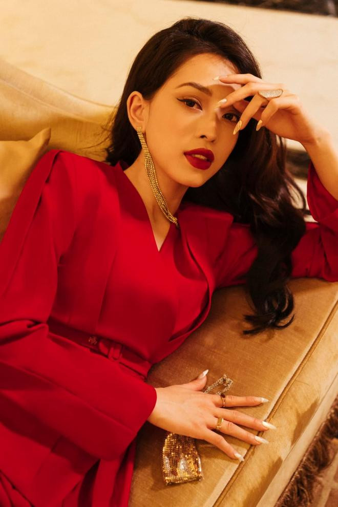 Á hậu Phương Nga 0