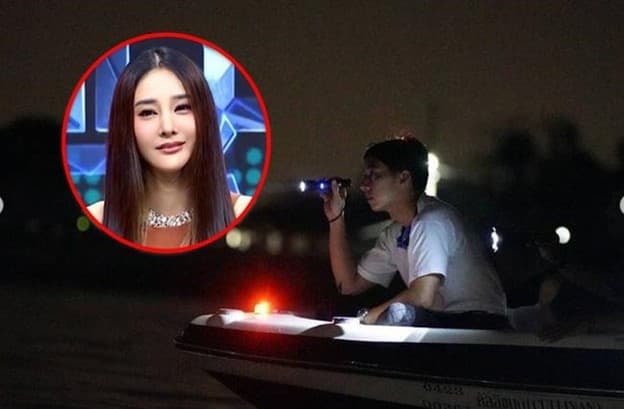 Xót xa hình ảnh chồng cũ và bạn trai Tangmo 'Chiếc lá cuốn bay' ôm nhau khóc nghẹn ngào trong lễ tưởng niệm của cô 5