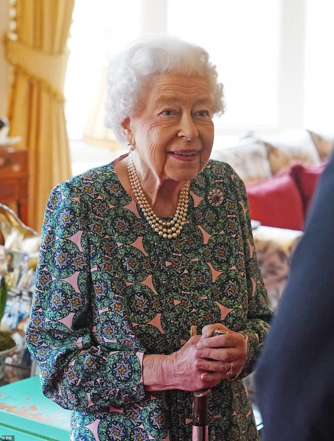 Nữ hoàng Anh có thể sẽ không gặp mặt Lilibet vì hành động 'bất hiếu' của Harry và Meghan  2