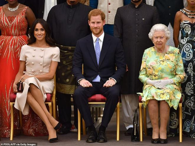 Nữ hoàng Anh có thể sẽ không gặp mặt Lilibet vì hành động 'bất hiếu' của Harry và Meghan  4