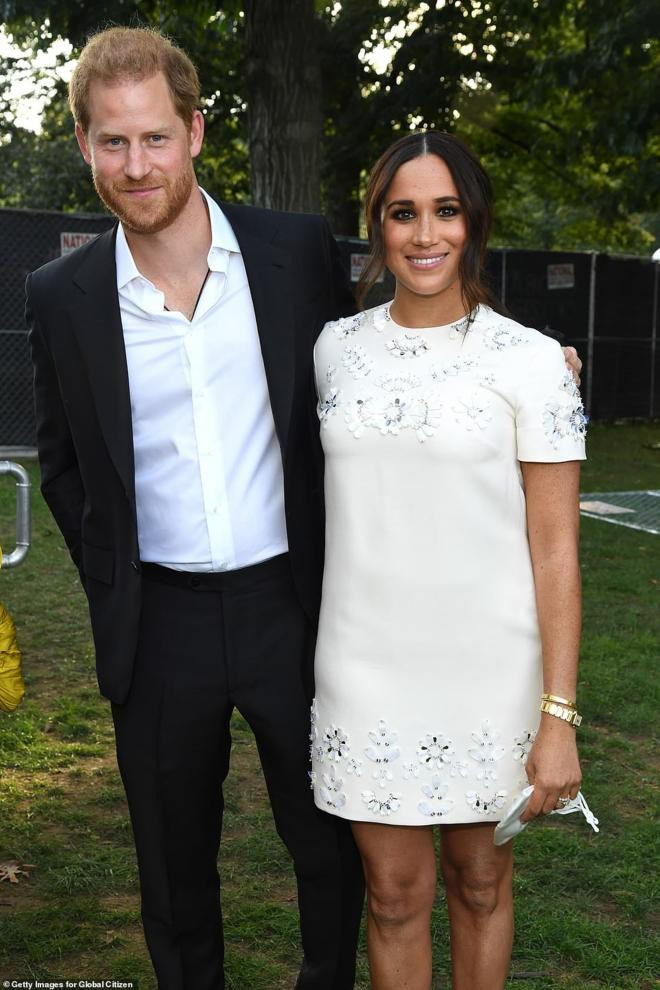 Nữ hoàng Anh có thể sẽ không gặp mặt Lilibet vì hành động 'bất hiếu' của Harry và Meghan  5