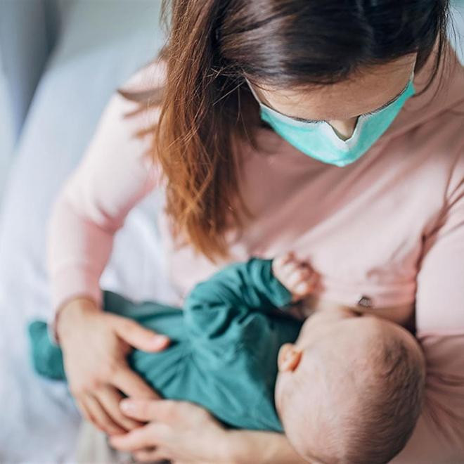 Mẹ nhiễm covid có thể cho con bú không 0