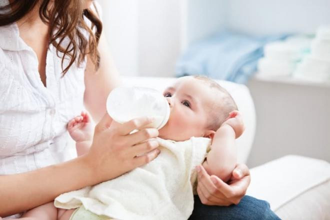 Mẹ nhiễm covid có thể cho con bú không 1