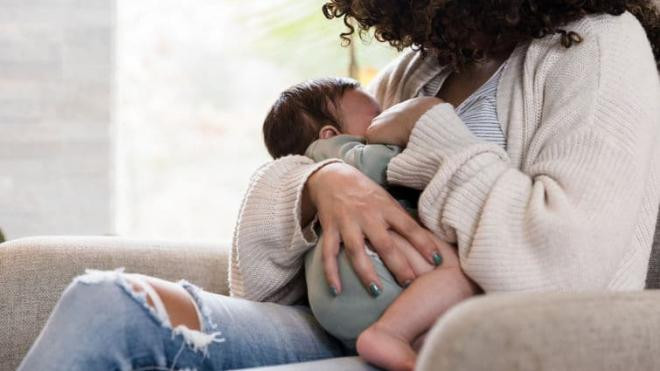 Mẹ nhiễm covid có thể cho con bú không 2